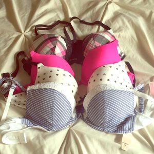 34 B Victoria Secret 4 New Bras